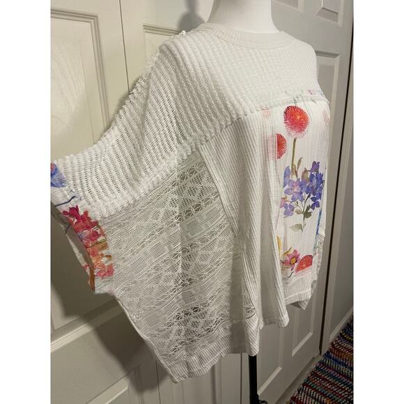 POL White and Floral Oversized Flowey Top - Picture 3 of 3